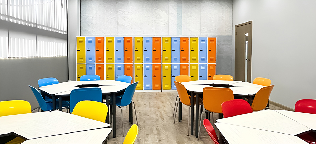 Tủ sắt locker - Dòng N2 được lắp đặt tại phòng học của Trường Quốc tế Tây Úc