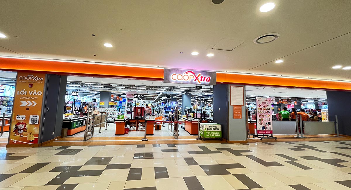 Không gian mua sắm bên trong siêu thị Co.opXtra Tân Phong tại SC VivoCity