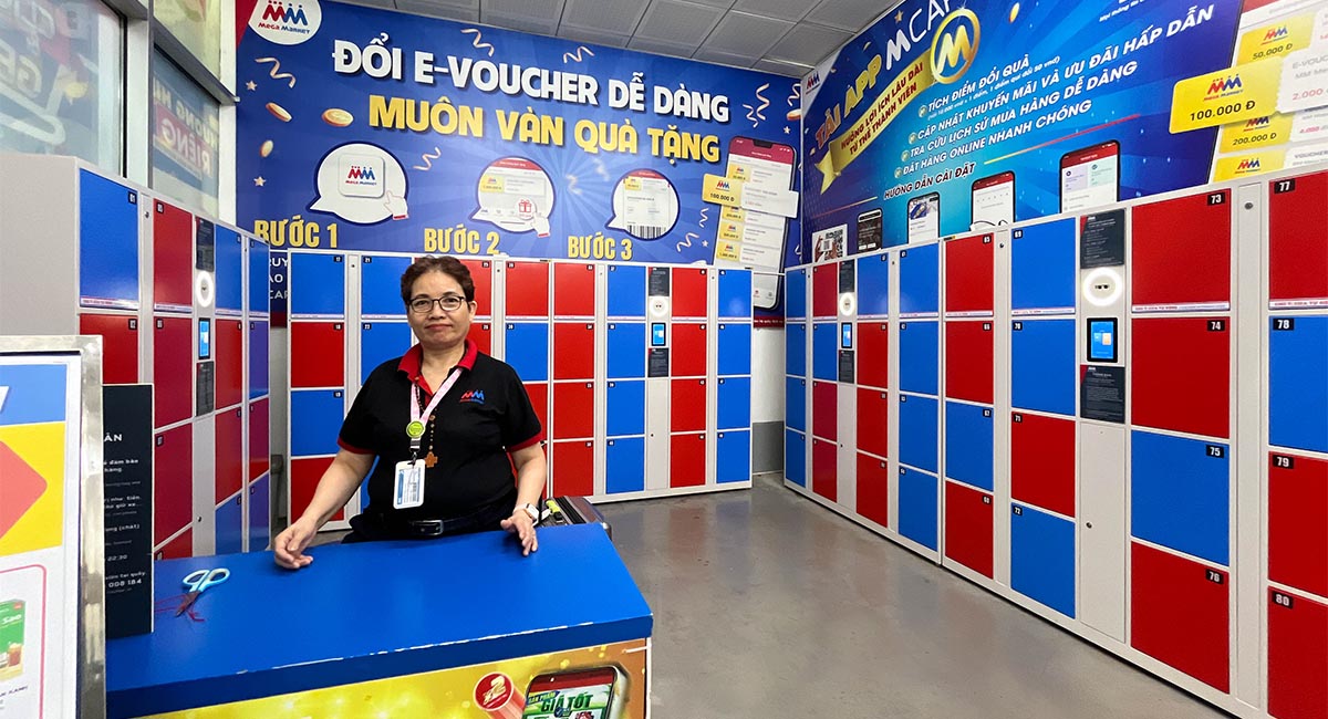 Hệ thống tủ gửi đồ thông minh được lắp đặt tại khu vực lối vào trung tâm