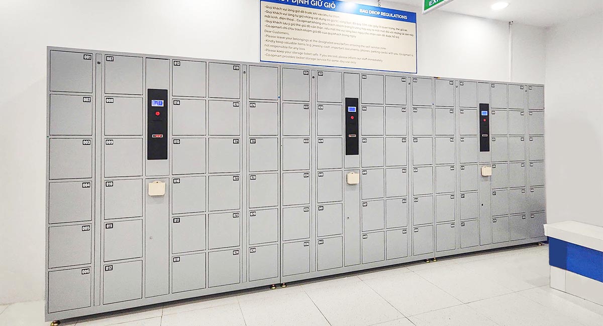Khu vực locker hỗ trợ khách hàng gửi đồ trước khi mua sắm