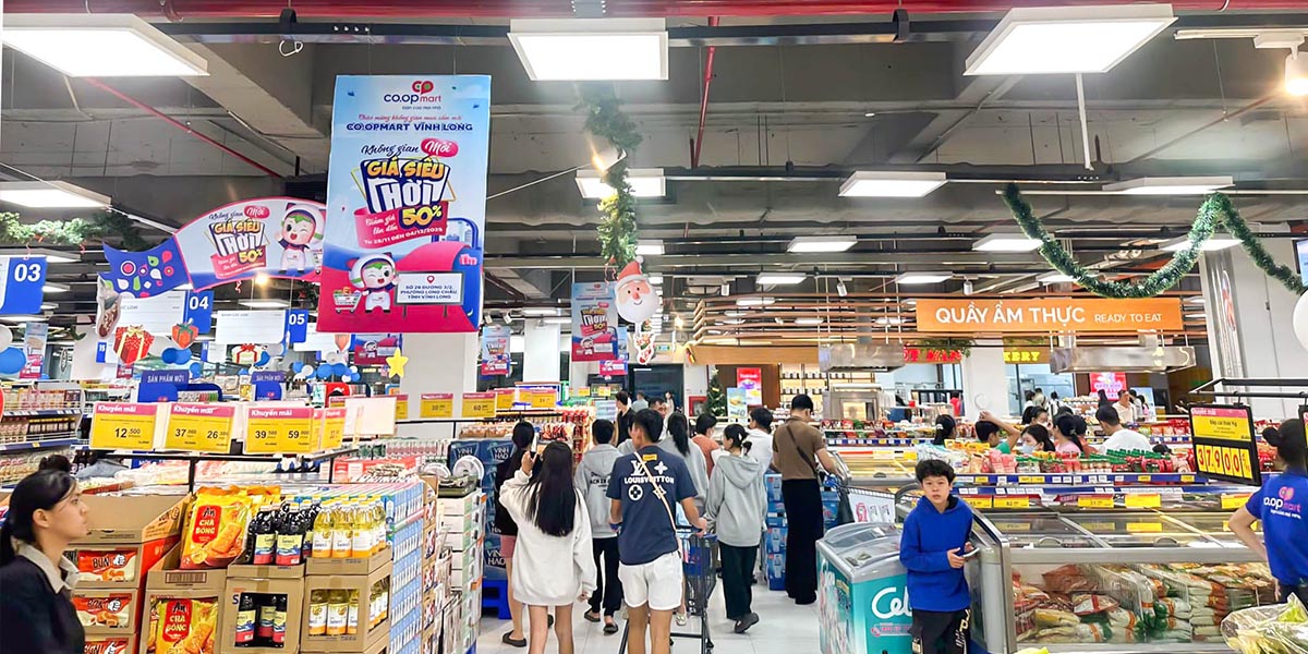 Bên trong không gian Co.opmart Vĩnh Long