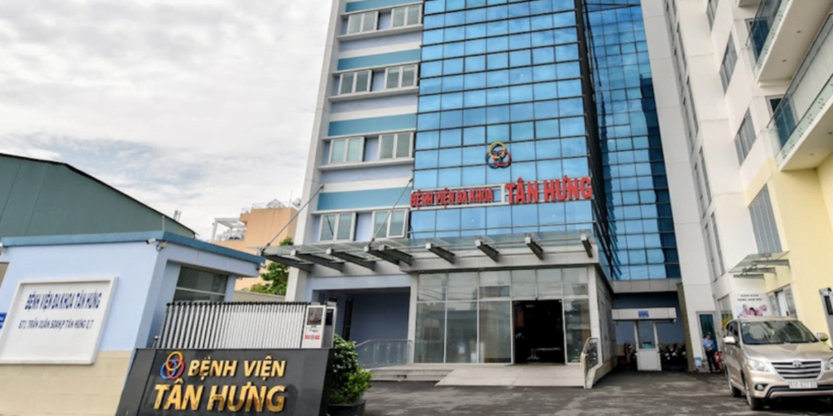 Toàn cảnh mặt tiền hiện đại của Bệnh viện Đa khoa Tân Hưng tại Quận 7, TP.HCM