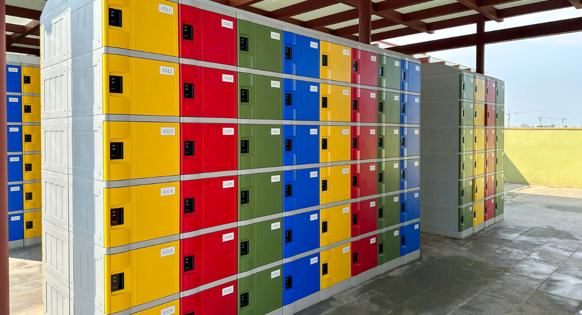 Hệ thống tủ locker ABS W300 nhiều màu sắc lắp đặt ngoài trời