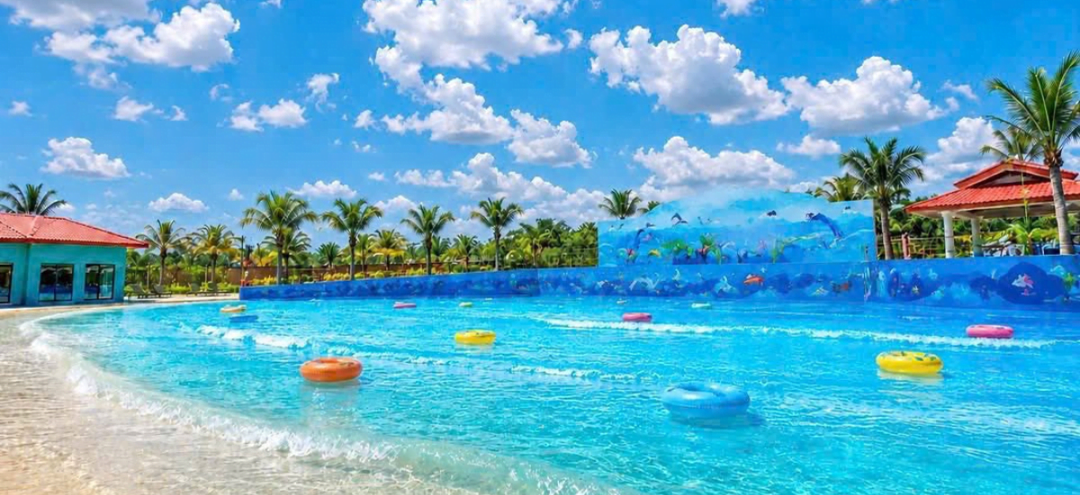 Không gian hồ bơi và khu vui chơi tại TTC Trảng Bàng Aqua Park