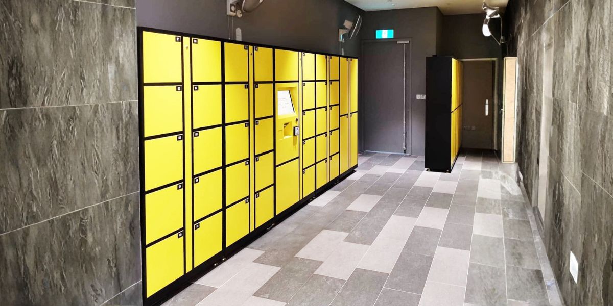 Sử dụng tủ locker thông minh giúp tối ưu hóa diện tích, nâng cao trải nghiệm và hiện đại hóa không gian lưu trữ.